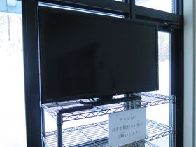 吉野斎苑にテレビの寄贈を受けました