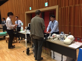 介護ロボットの展示会と講演会