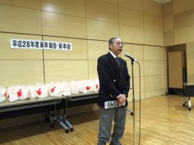 砂川身体障がい者福祉協会の工藤会長が挨拶をしている様子