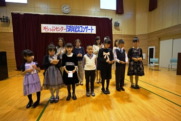 空知太保育所と空知太小学校のこども達と先生