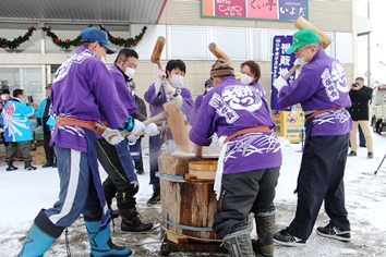 農協前、市職員も参加