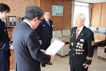 砂川消防団堀與一団長