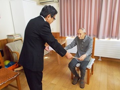 100歳祝状伝達土田留治さん