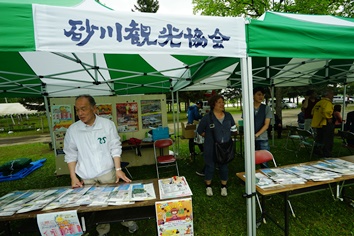 砂川観光協会の加茂谷事務局長