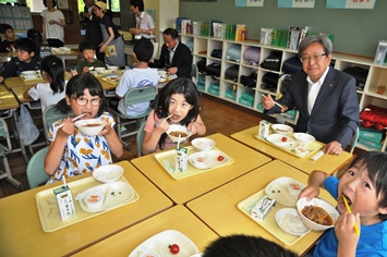 子ども達と給食