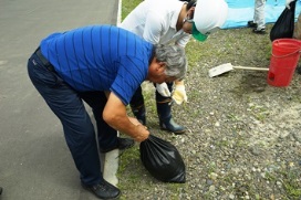 砂川市道路管理協同組合土のう作り