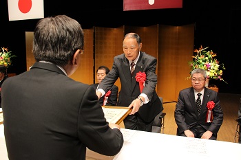 高川勝義氏