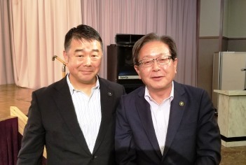 東国幹道議会議員と