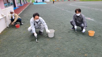 グラウンド内の作業の様子