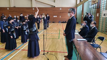 山田ライオンズクラブ会長と選手宣誓浅野瑠香選手