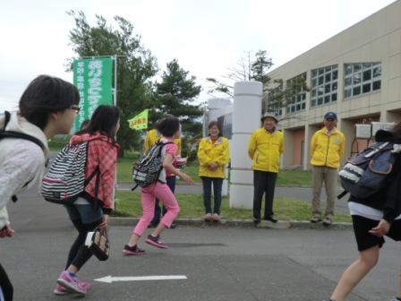 春のあいさつ運動の様子6