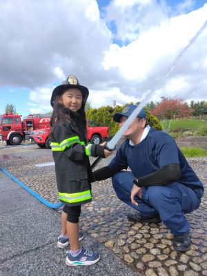 放水している子ども