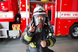 空気呼吸器をつけている子ども