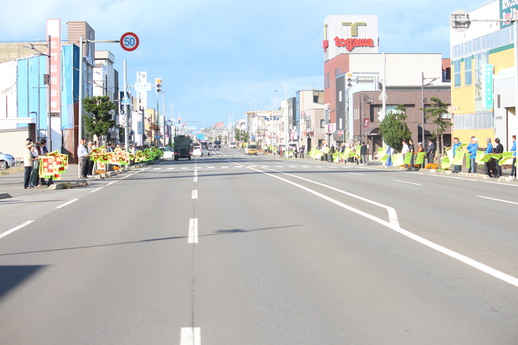 一斉旗の波運動